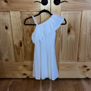 super cute white sundress.